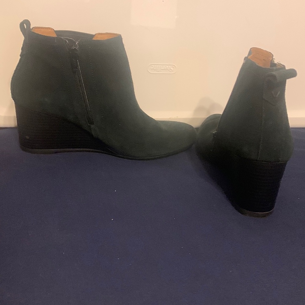 Vionic Black suede wedge ankle boots